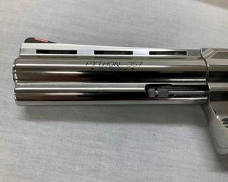 CLOSEUP STAINLESS VENT RIB