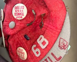 Beat Teaneck Hackensack 1963-64 Pinbacks hat 