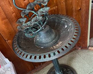 amazing HEAVY Lawn (fountain?? Bird bath)