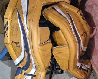 1 of 2 pictures - Reebok SR 9K Goalie pads (Size 33" +1)