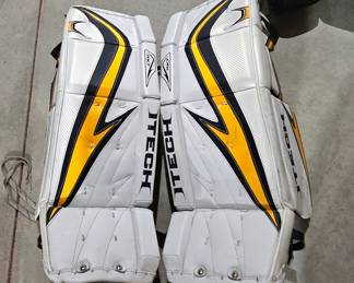 1 of 2 pictures - Vaughn Velocity 7490 (size 36' + 1.5") Goalie pads