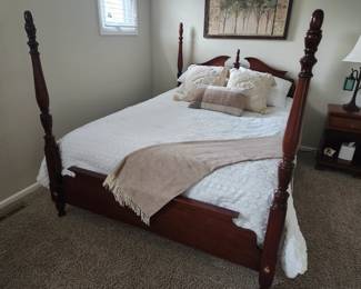 Queen four poster bed