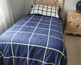 Thomasville twin bed