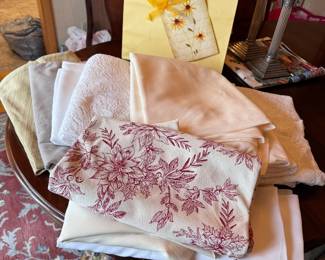 Yellow gift bag of round tablecloths, minor wear, gold, lace, white, floral 