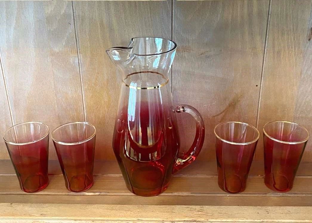 Blendo Cranberry Pitcher Set