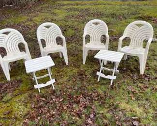 4 Stackable Chairs 2 Small Tables