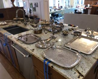 Silver plate serving piecdse