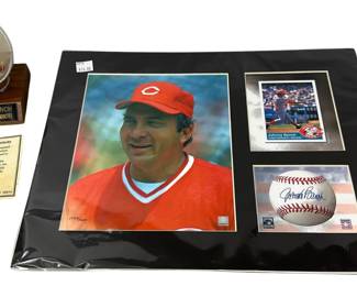 Cincinnati Reds: Johnny Bench Hall of Fame Inductee Autographed Baseball + Photograph