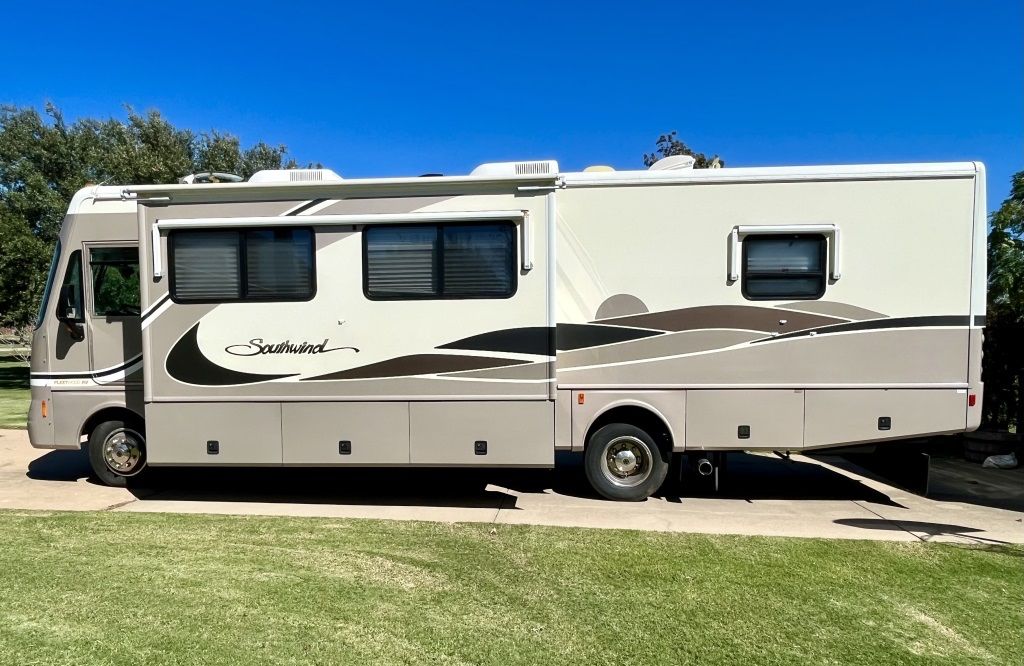 Highlights of Beautiful Burleson Estate Antiques,... starts on 1/30/2024