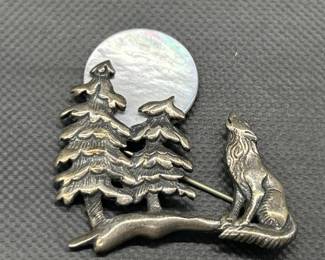Sterling Howl at the Moon Brooch, TW 8.8g
 