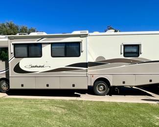 2004 Fleetwood Southwind Model 32 VS Motorhome