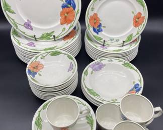 (49) Villeroy & Boch Amapola Porcelain Dinnerware