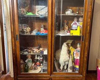 10 Display Cabinet