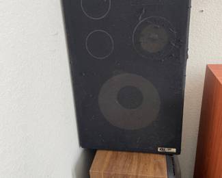 set of 2 speakers