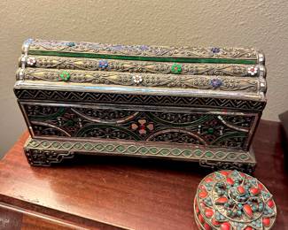 Ornate Giltwood Keepsake Box with Lid & Beaded Detail