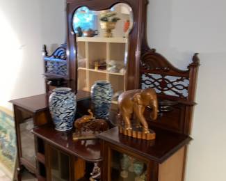 Mahogany Late Victorian / Early Edwardian Ornate Mirror Back Sideboard