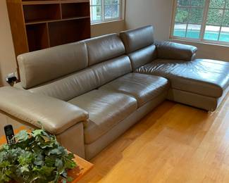 Scan furniture sectional - grey leather - has an imperfection - 