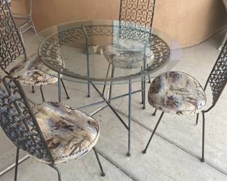 Round Patio Table And Four Chairs