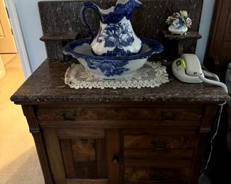 Late 19th Century Victorian Oak Washstand