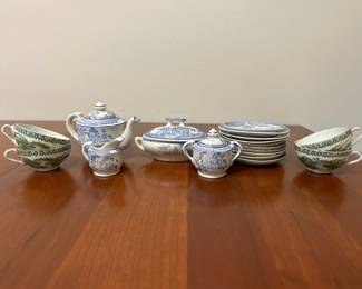 Lot 7478 Vintage Mini Japanese Tea Dishes