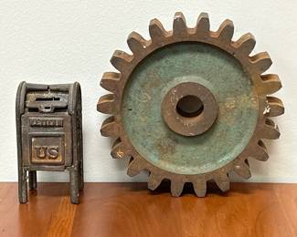 Lot 2916 Cast Iron Gear Mini Mailbox