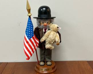 Lot 8310 Limited Edition Holzkunst Christian Ulbricht Nutcracker Teddy Roosevelt w Steiff Bear Christmas