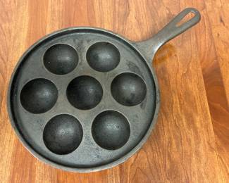 Lot 7474 Vintage Griswold 962 Cast Iron Egg Poacher Skillet