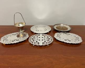 Lot 7520 Wallace Silver Plate Trivets Farberware Metal Basket Towle Silverplate Wine Rest