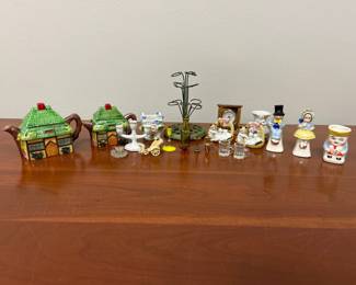 Lot 7515 Vintage Czech Toby Mug JRO Flower Frog Varied Miniatures Marutomoware