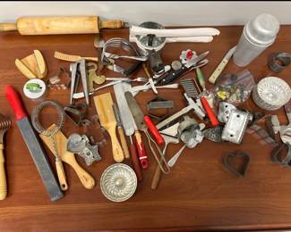 Lot 7465 Vintage Kitchen CookingBaking Utensils