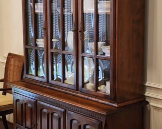 Ethan Allen China Hutch/ Cabinet 