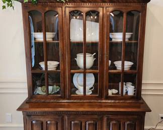 Ethan Allen China Hutch/ Cabinet 
