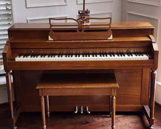 Antique Shoninger Piano 