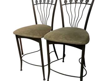 $300 USD     Pair Leaf Back Amisco Romy Counter Stools w Green Velour Seat EK221-7     Hand-crafted with sturdy iron and a plush velour seat, these stools add elegant, modern flair to any home. Enjoy comfortable and stylish seating at your counter with this timeless pair.
Dimensions: 18 x 17 x 39"H  S=24
Condition: Good.  Spot of one seat.  See photos
Local pick up Merrifield, VA.  Contact us for shipper suggestions.     https://goodbyhello.com/products/copy-of-rustic-wood-slat-bar-stool-ek221-6?_pos=13&_sid=cb561db5b&_ss=r