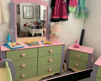 beautiful girl's bedroom furniture, excellent condition
