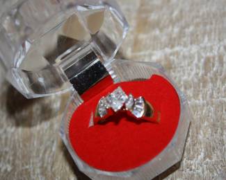 Gorgeous 14 K Gold, Over 1 Carat total VS High grade Color Diamonds Wedding/Engagement Ring. Center stone is 1/2 Carat. C'mon Guys, here's a chance to get something really nice for half of what you pay at Jewelry Store.