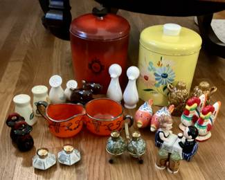 Miscellaneous kitchen decor