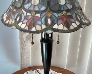 Tiffany-Style Quoizel Table Lamp