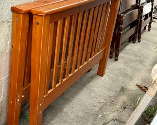 Headboard & Footboard to trundle bed 