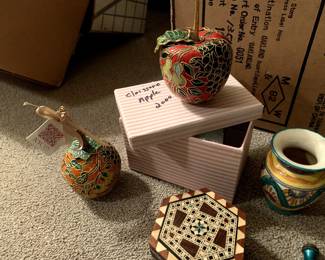 So many treats to discover in this house! Ceramics, cloisonne, Christmas ornaments,...you name it!