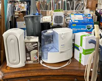 Humidifiers and de humidifiers 
