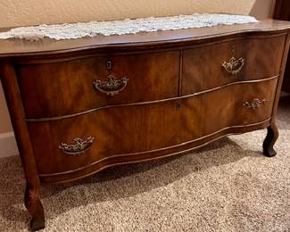Antique serpentine oak Chest/Dresser 3 drawer