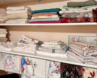 Lots Linens Tablecloths Cloth Napkins …new/vintage 