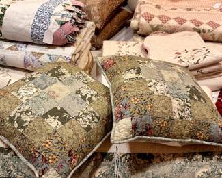 Lots King Bedding Comforters/Quilted  Coverlets, Shams, Blankets, matching Pillows