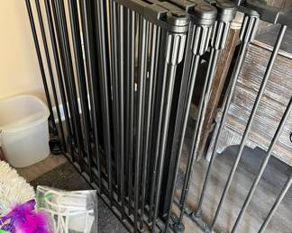 Baby/pet gates
