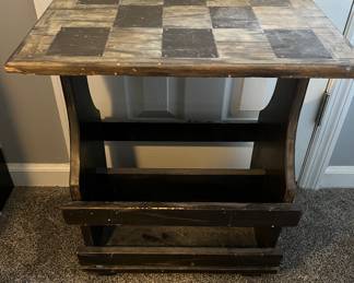 End table/magazine rack