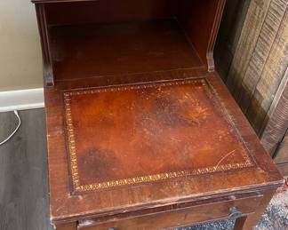 Vintage Heritage Henredon side table (1 of 2)