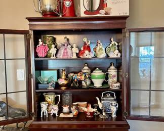 Lots of knick knacks. Brand new Cuisinart mixer