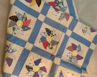 excellent condition - hand-sewn quilt
