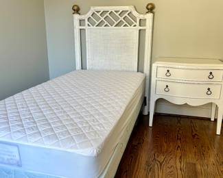 Set of twin beds & nightstand